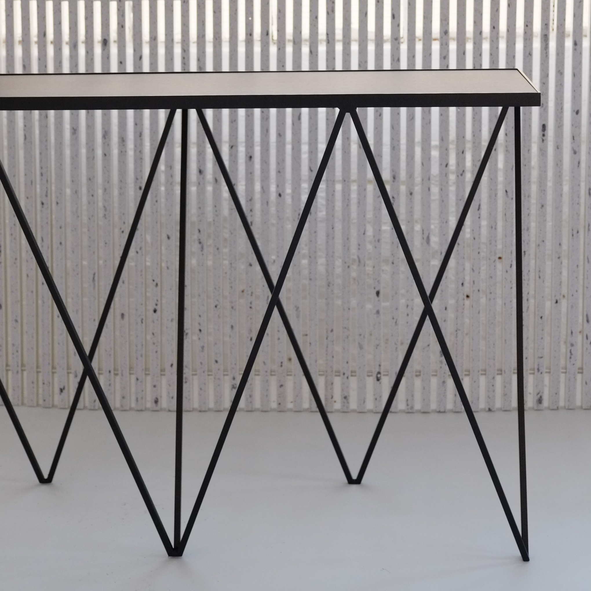 Giraffe Console Table - Birch plywood top